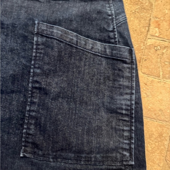 Loft Dark Denim Skirt with Front Pockets, Size 12, Comfort Casual Skirt - Picture 3 of 6